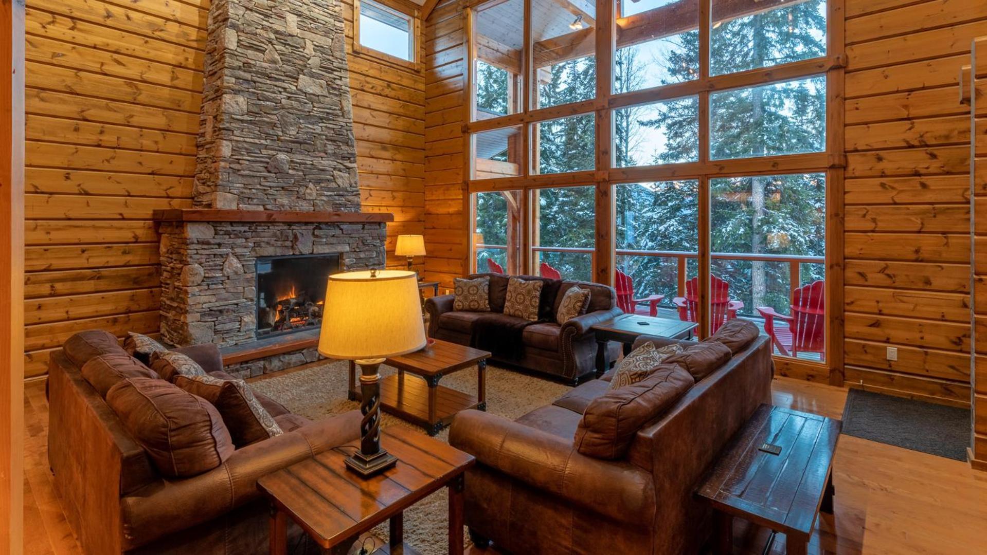 Lush Mountain Accommodations Golden Exterior photo