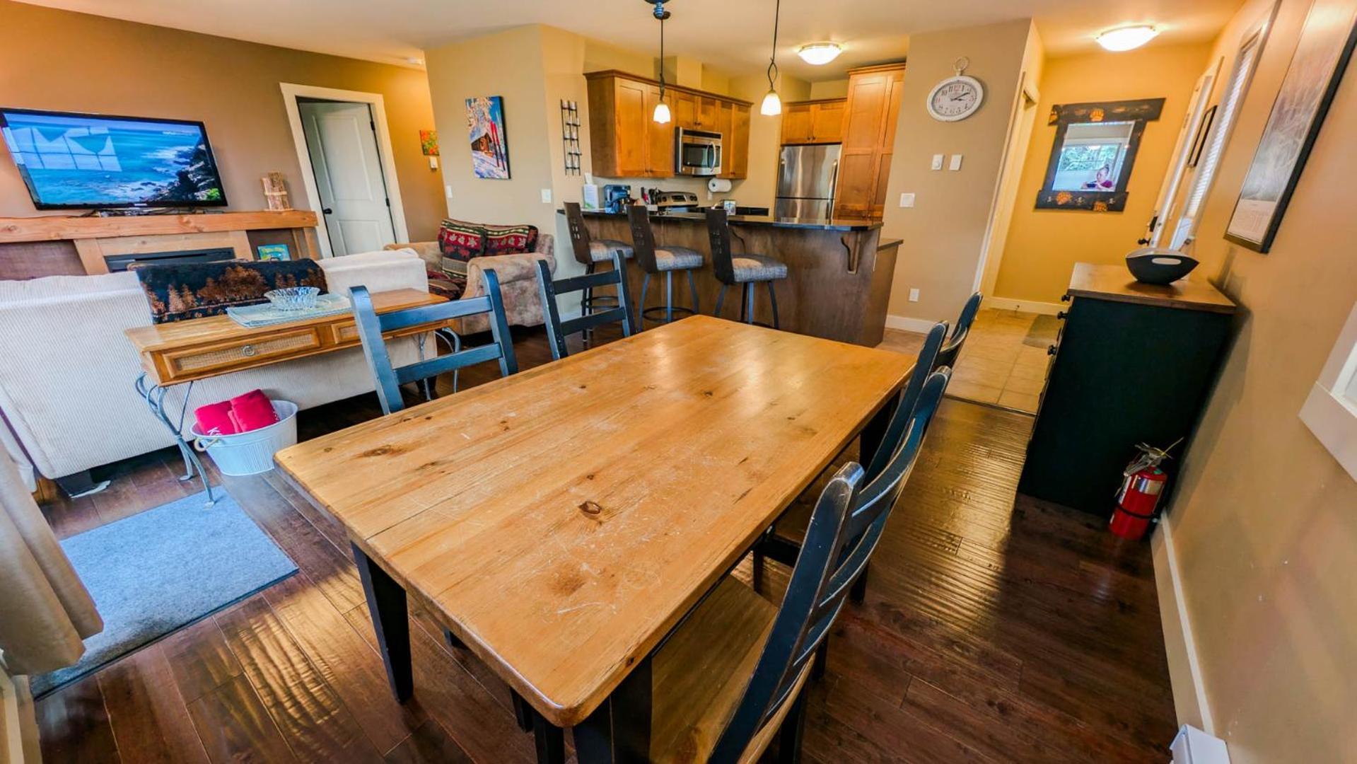 Lush Mountain Accommodations Golden Room photo