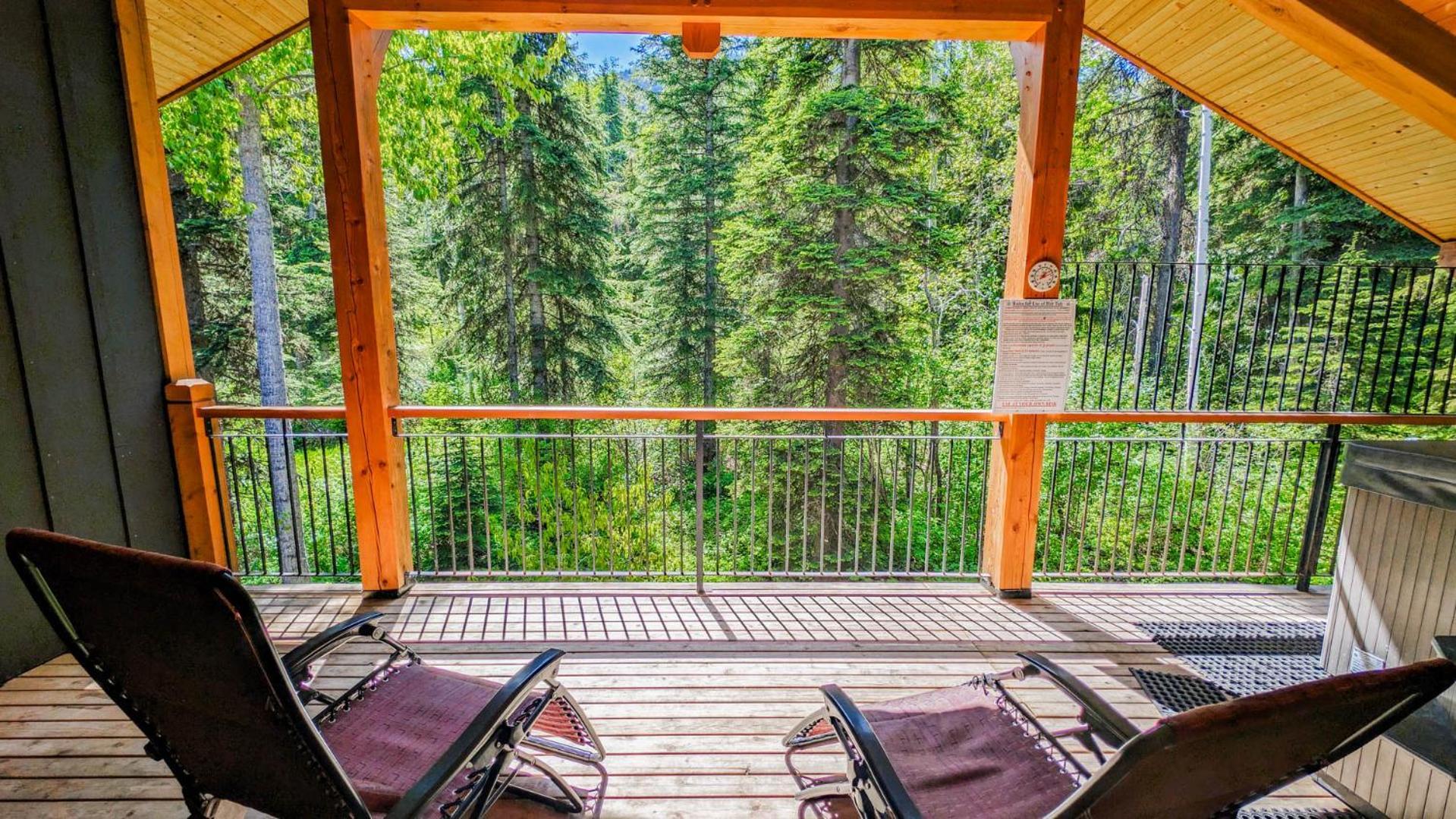 Lush Mountain Accommodations Golden Room photo