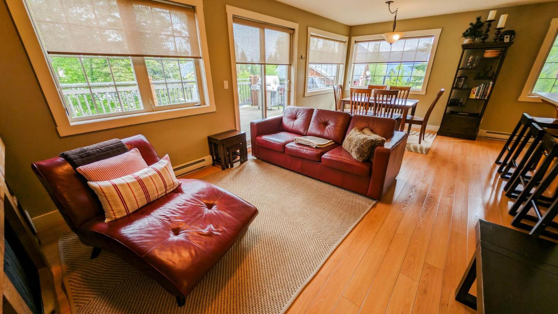 Lush Mountain Accommodations Golden Room photo